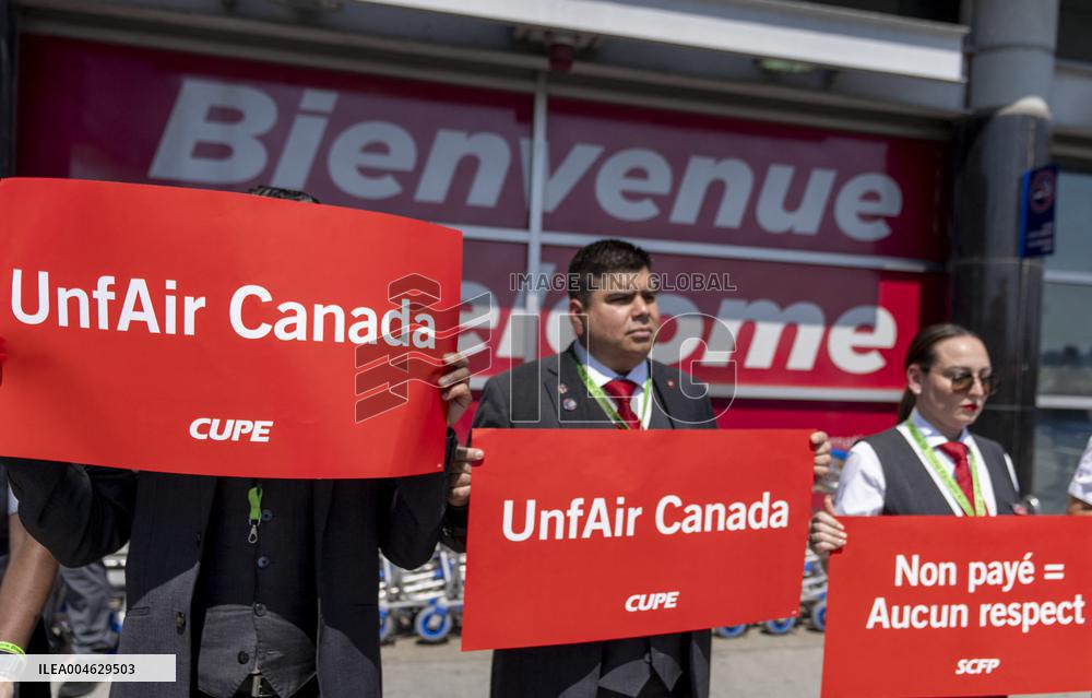 Air Canada Flight Attendants Hold Silent Protest at Vancouver Airport - Canada