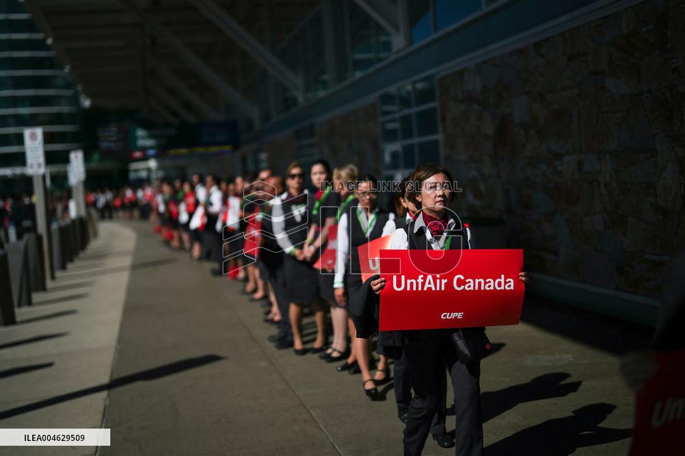 Air Canada Flight Attendants Hold Silent Protest at Vancouver Airport - Canada