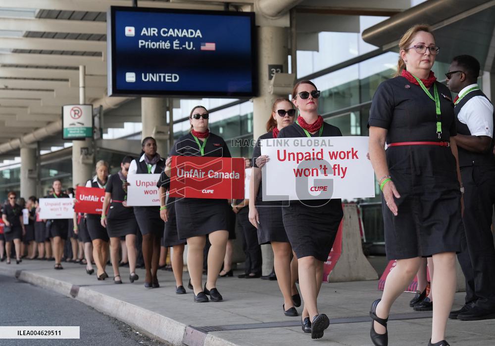 Air Canada Flight Attendants Hold Silent Protest at Vancouver Airport - Canada