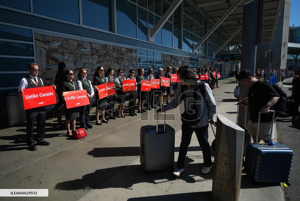 Air Canada Flight Attendants Hold Silent Protest at Vancouver Airport - Canada