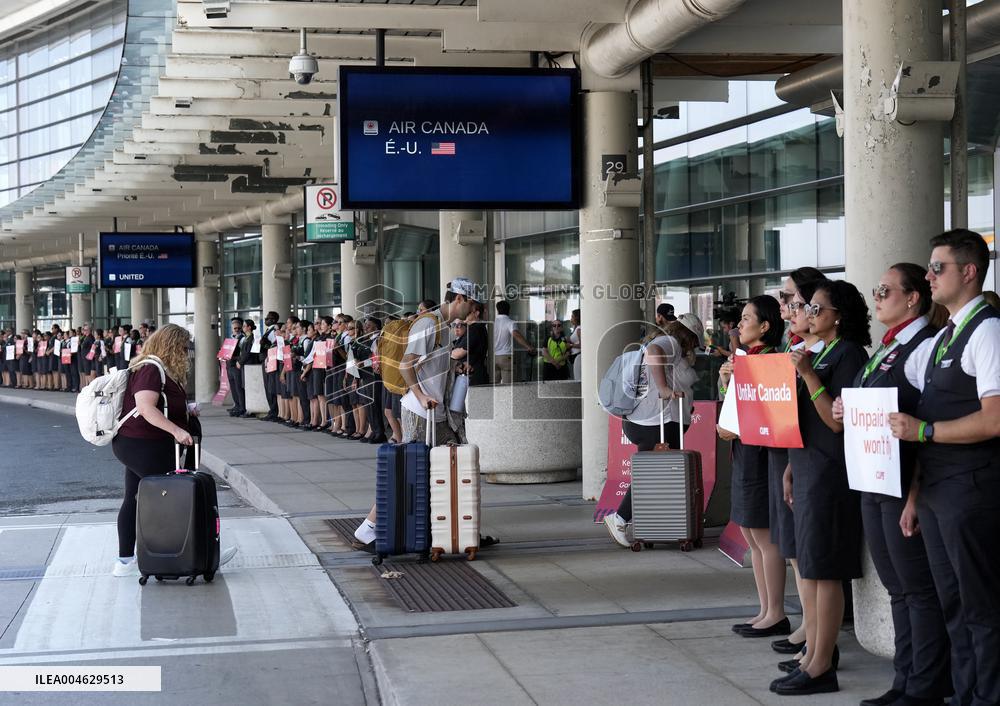 Air Canada Flight Attendants Hold Silent Protest at Vancouver Airport - Canada