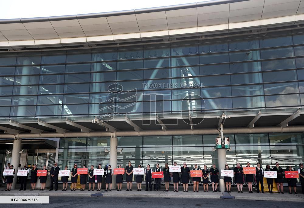 Air Canada Flight Attendants Hold Silent Protest at Vancouver Airport - Canada