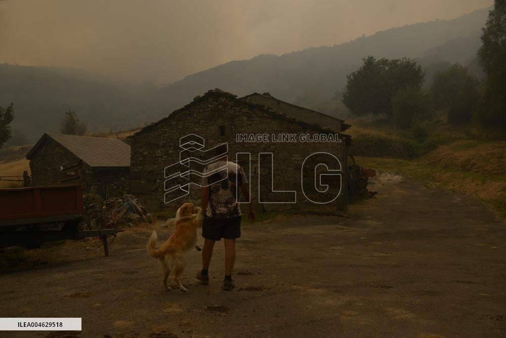 Galicia Fires Devastate Over 4,000 Hectares, Exceeding 2024 Total - Spain