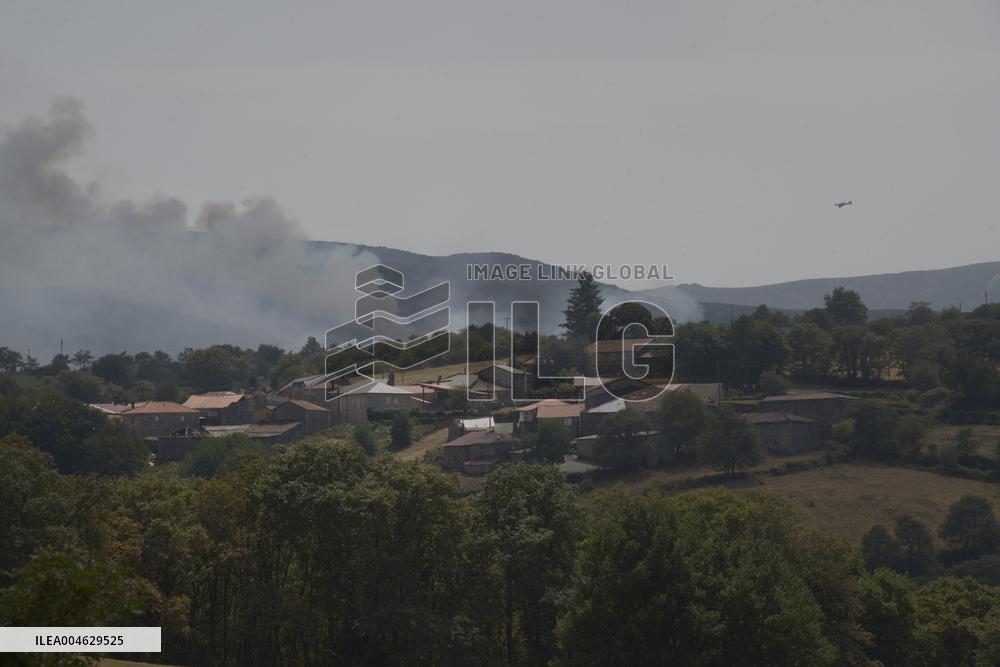 Galicia Fires Devastate Over 4,000 Hectares, Exceeding 2024 Total - Spain