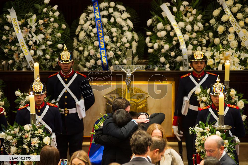 Colombian Senator Miguel Uribe Turbay Dies at 39 after Assasination Attempt