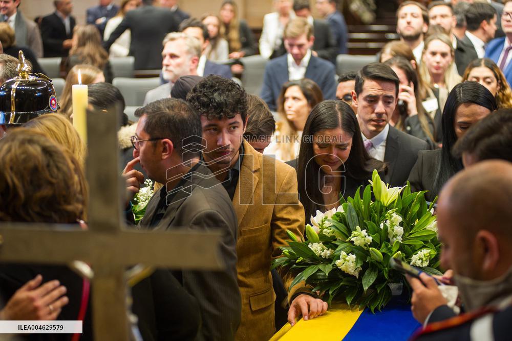 Colombian Senator Miguel Uribe Turbay Dies at 39 after Assasination Attempt