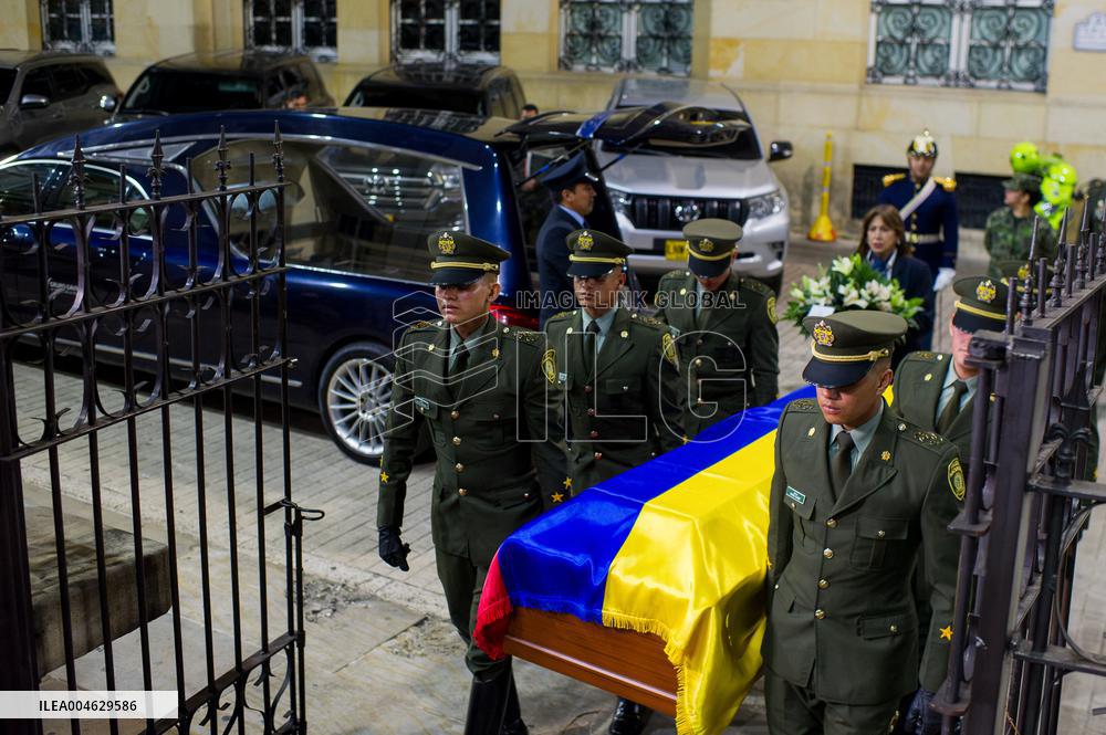 Colombian Senator Miguel Uribe Turbay Dies at 39 after Assasination Attempt
