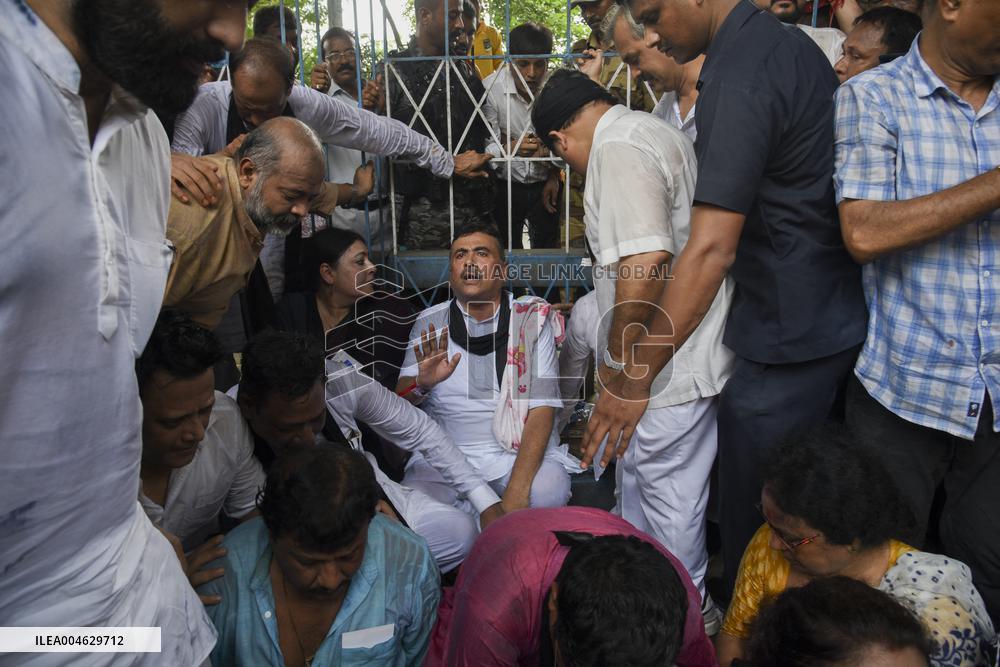 Protesters Clash with Police - India