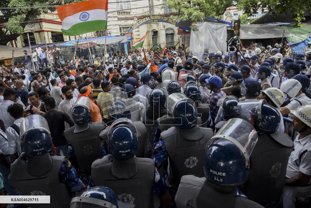Protesters Clash with Police - India