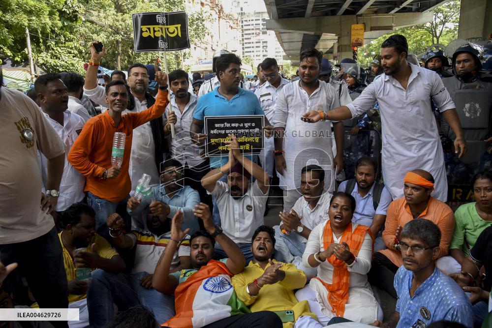 Protesters Clash with Police - India