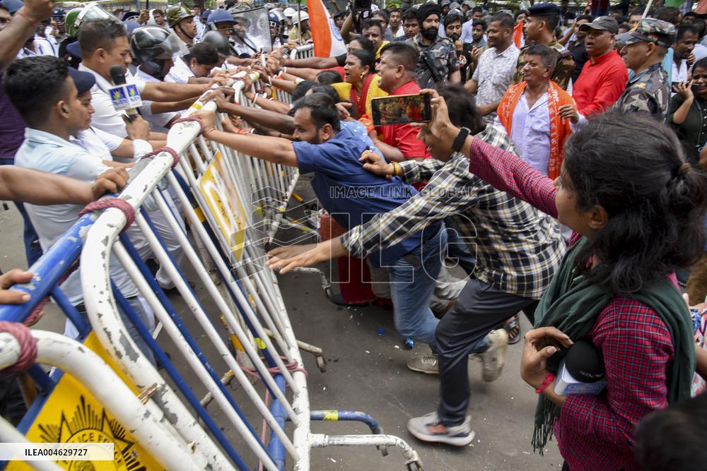 Protesters Clash with Police - India