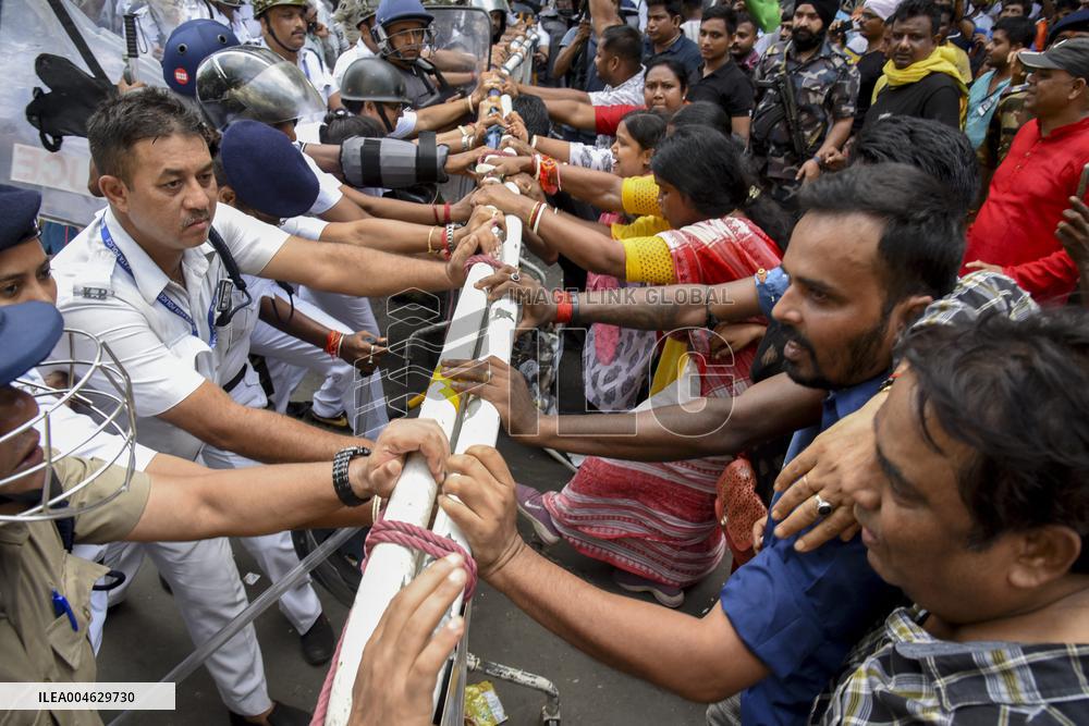 Protesters Clash with Police - India
