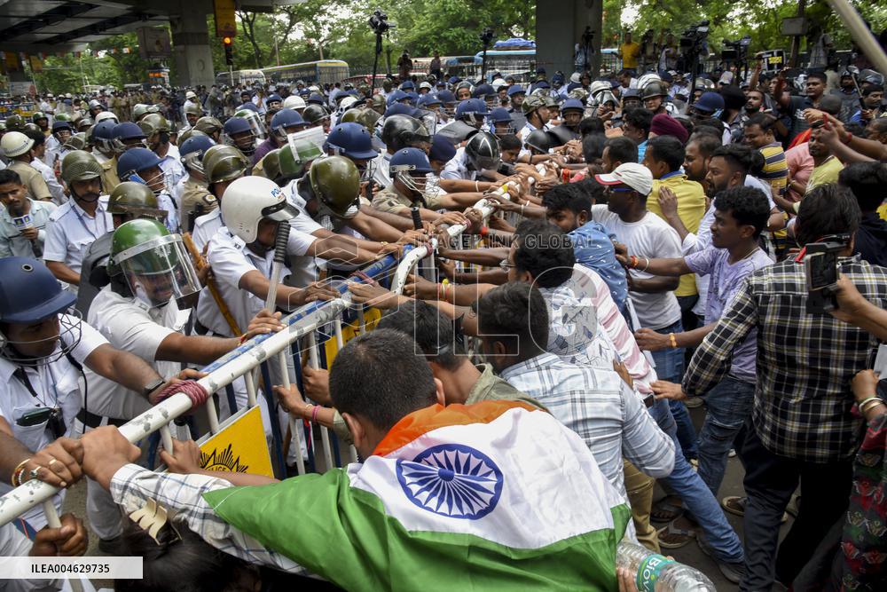 Protesters Clash with Police - India