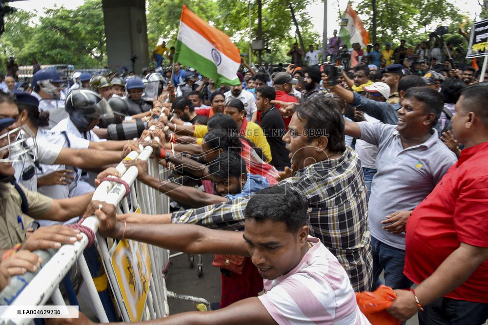 Protesters Clash with Police - India