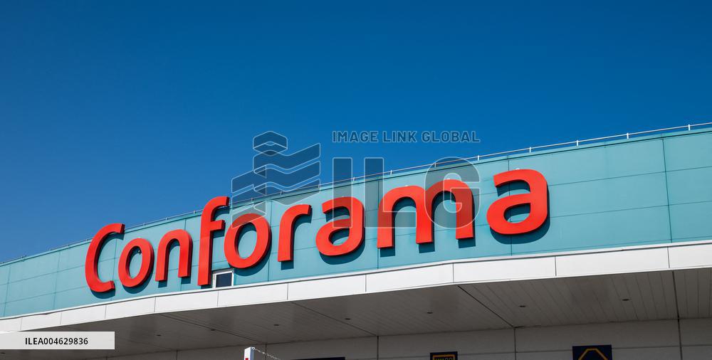 Illustration - Store and Shopping Center - Coignières