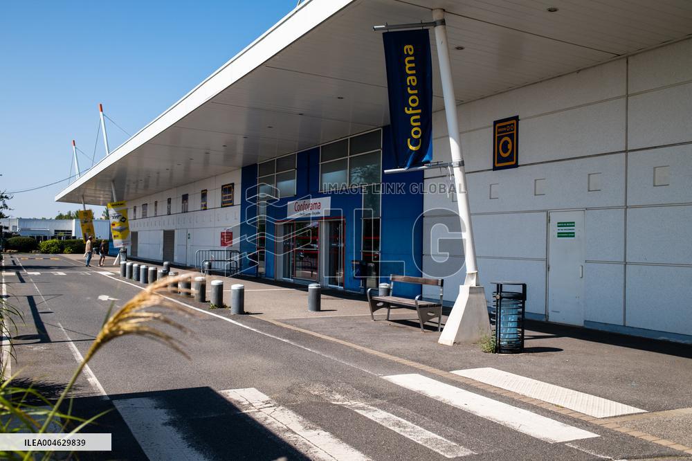 Illustration - Store and Shopping Center - Coignières