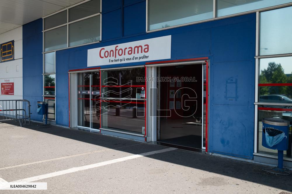 Illustration - Store and Shopping Center - Coignières