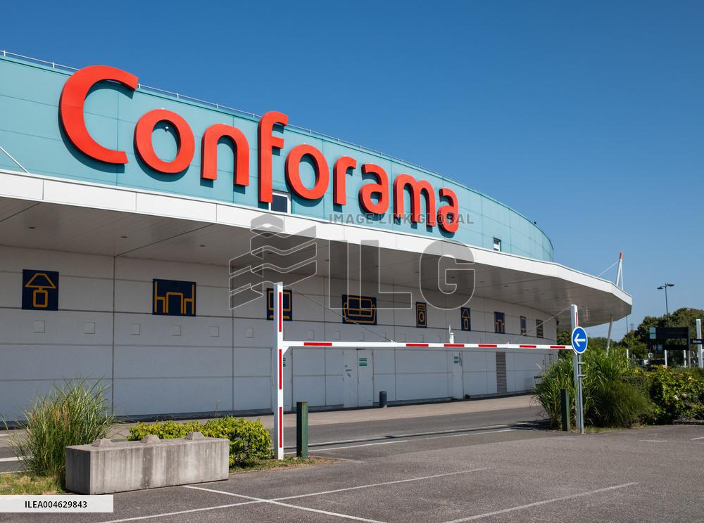 Illustration - Store and Shopping Center - Coignières