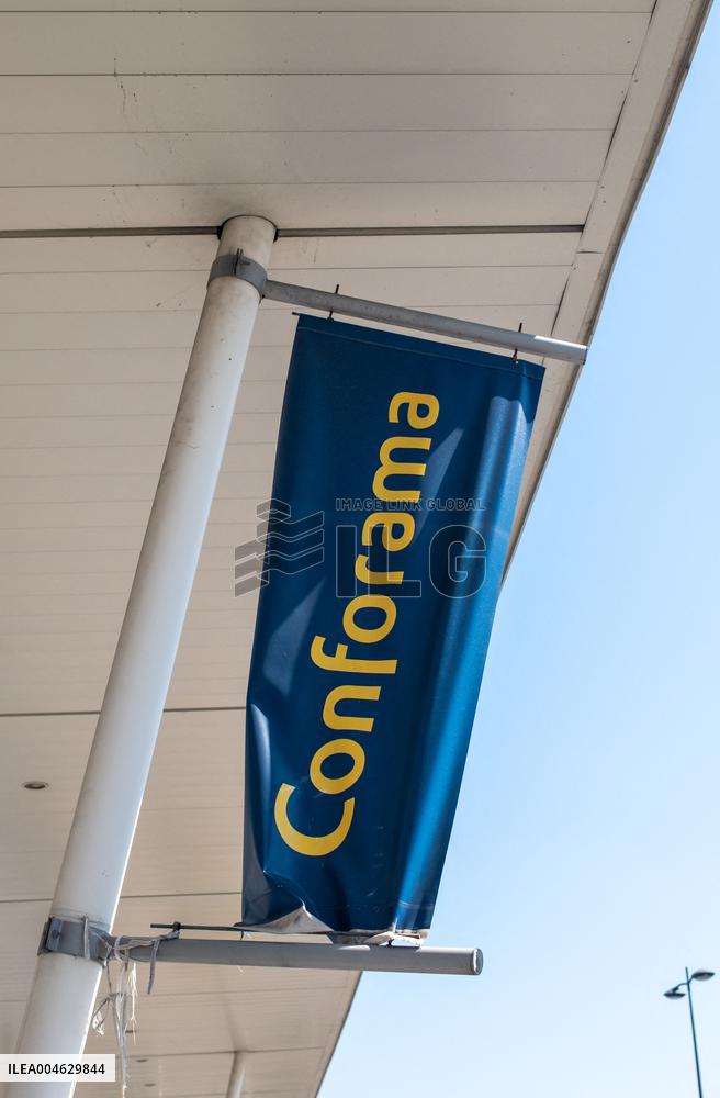 Illustration - Store and Shopping Center - Coignières