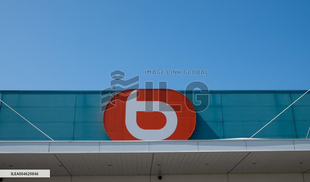 Illustration - Store and Shopping Center - Coignières
