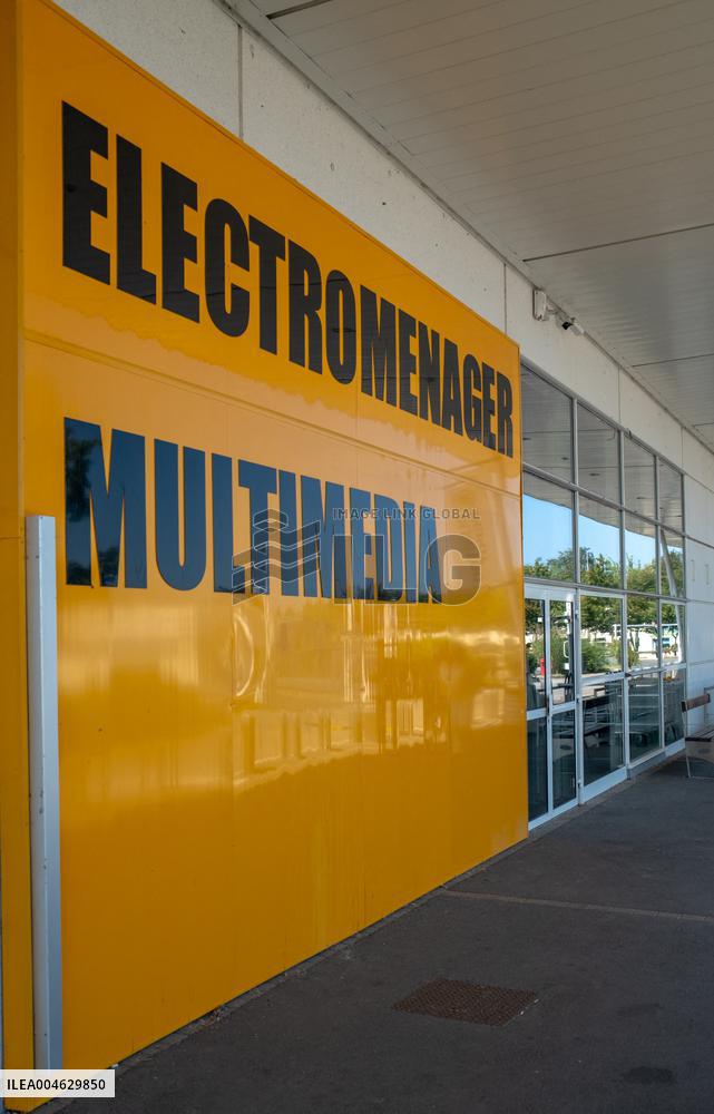 Illustration - Store and Shopping Center - Coignières