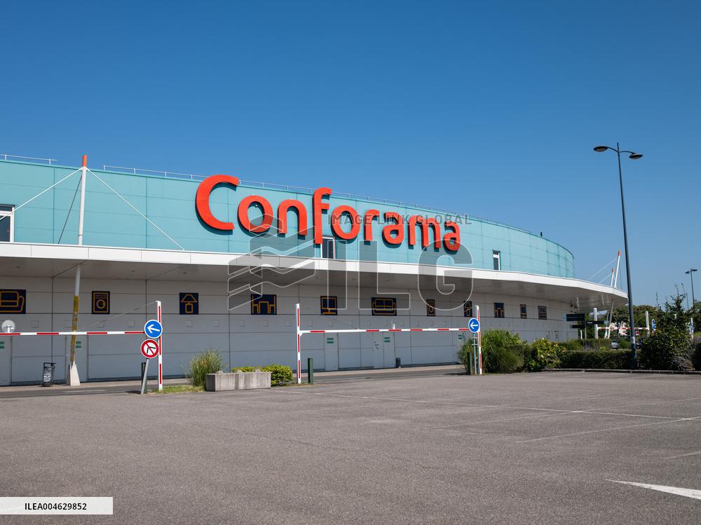 Illustration - Store and Shopping Center - Coignières