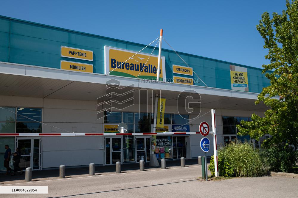 Illustration - Store and Shopping Center - Coignières