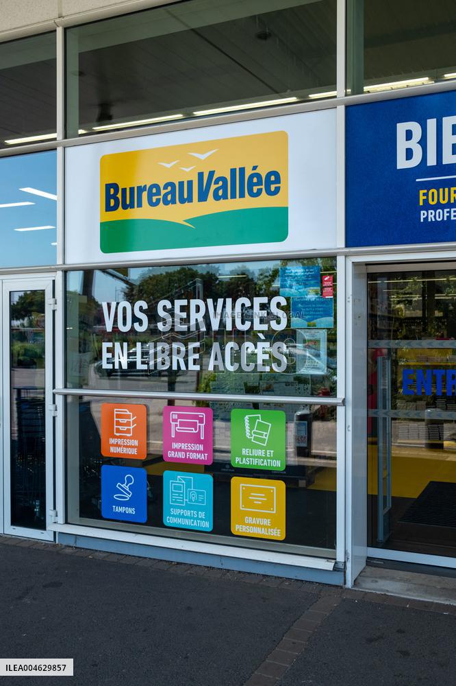 Illustration - Store and Shopping Center - Coignières