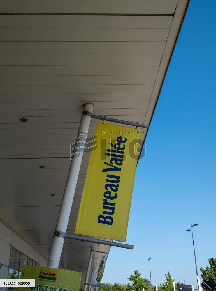 Illustration - Store and Shopping Center - Coignières