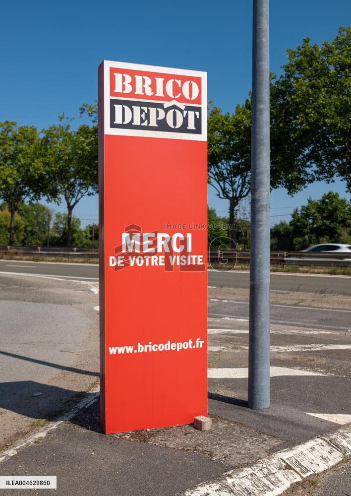 Illustration - Store and Shopping Center - Coignières