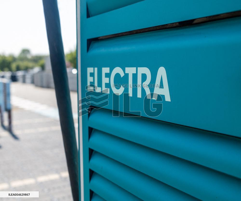 Illustration - Store and Shopping Center - Coignières