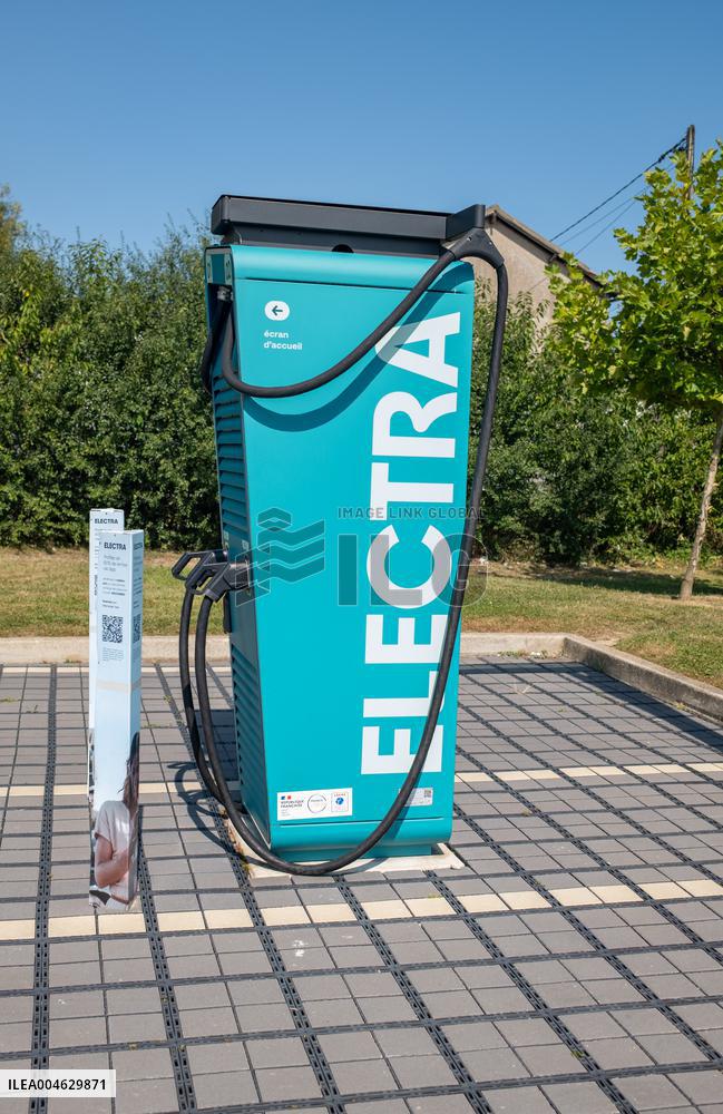 Illustration - Store and Shopping Center - Coignières