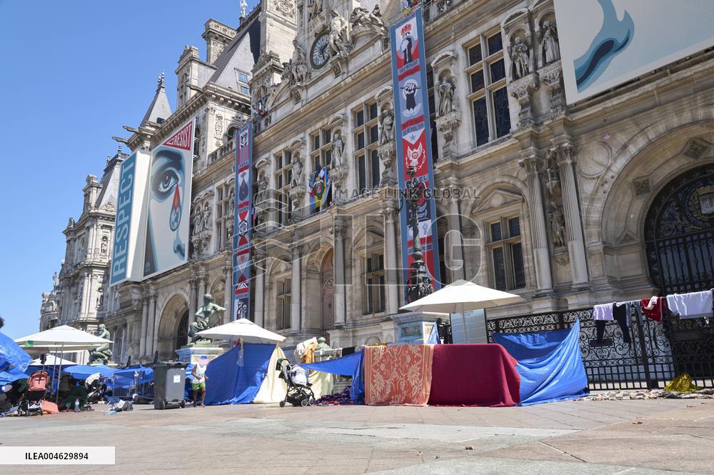 UTOPIA56 Action In Front Of Paris City Hall - France