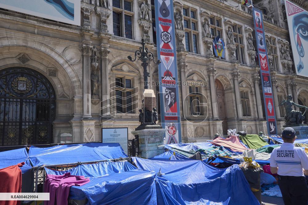 UTOPIA56 Action In Front Of Paris City Hall - France