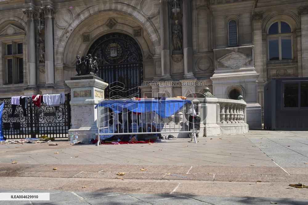UTOPIA56 Action In Front Of Paris City Hall - France