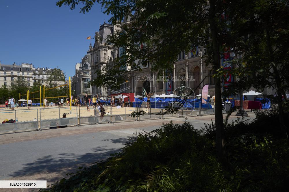 UTOPIA56 Action In Front Of Paris City Hall - France