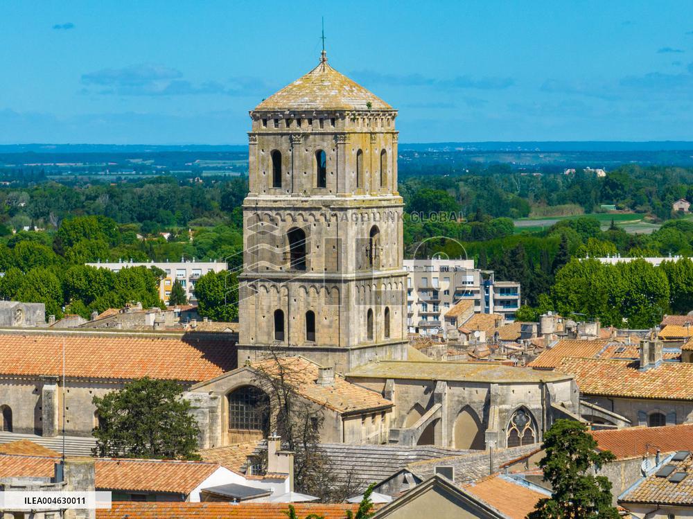 Arles
