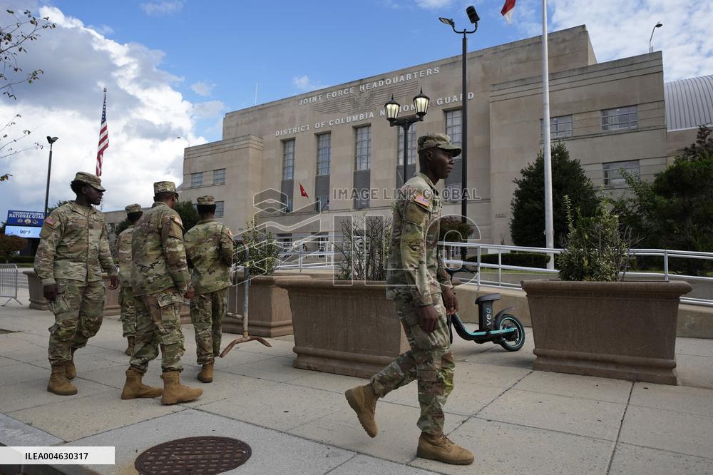 Member of the National Guard arrive - Washington