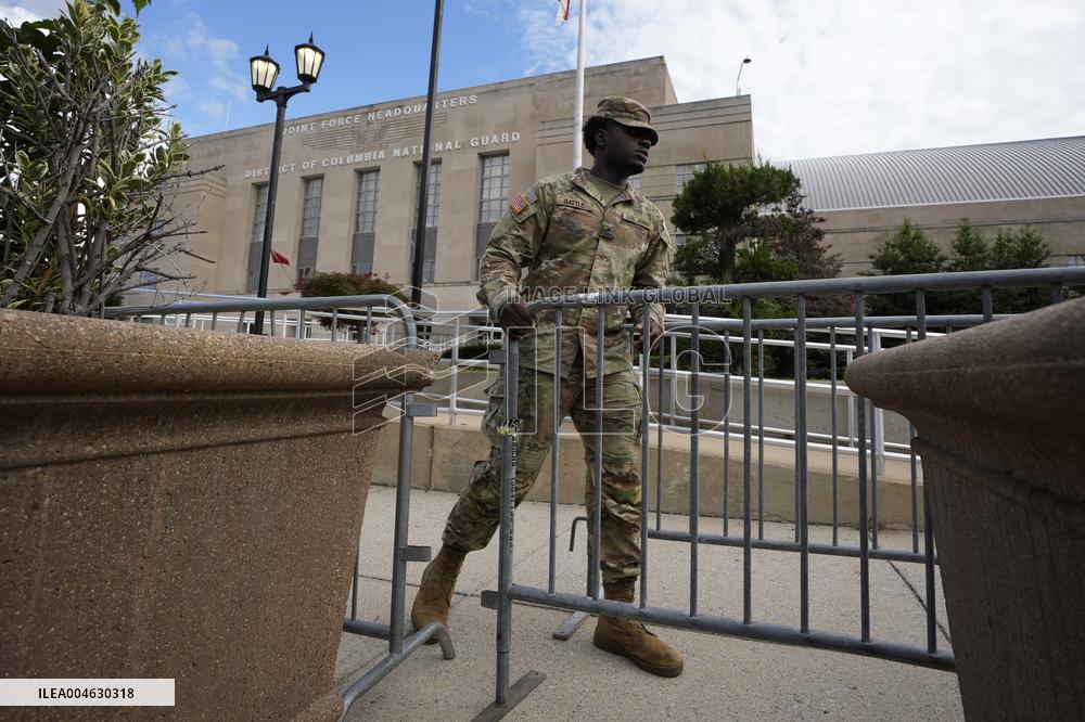 Member of the National Guard arrive - Washington