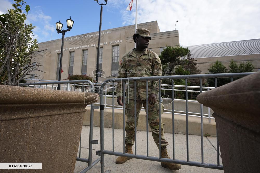 Member of the National Guard arrive - Washington