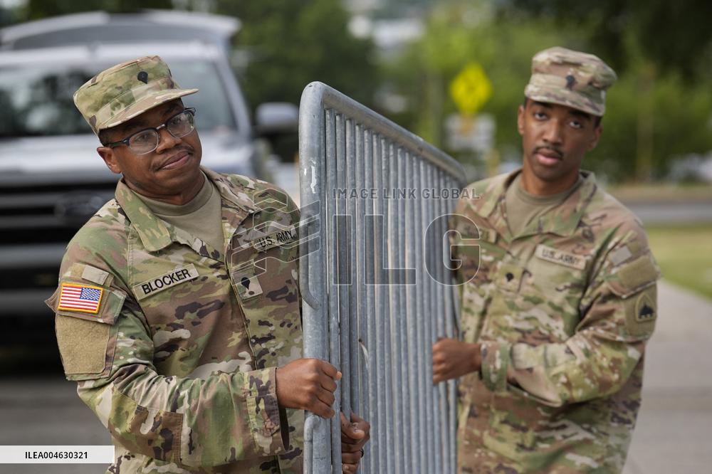 Member of the National Guard arrive - Washington