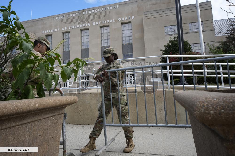 Member of the National Guard arrive - Washington