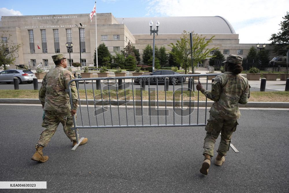 Member of the National Guard arrive - Washington