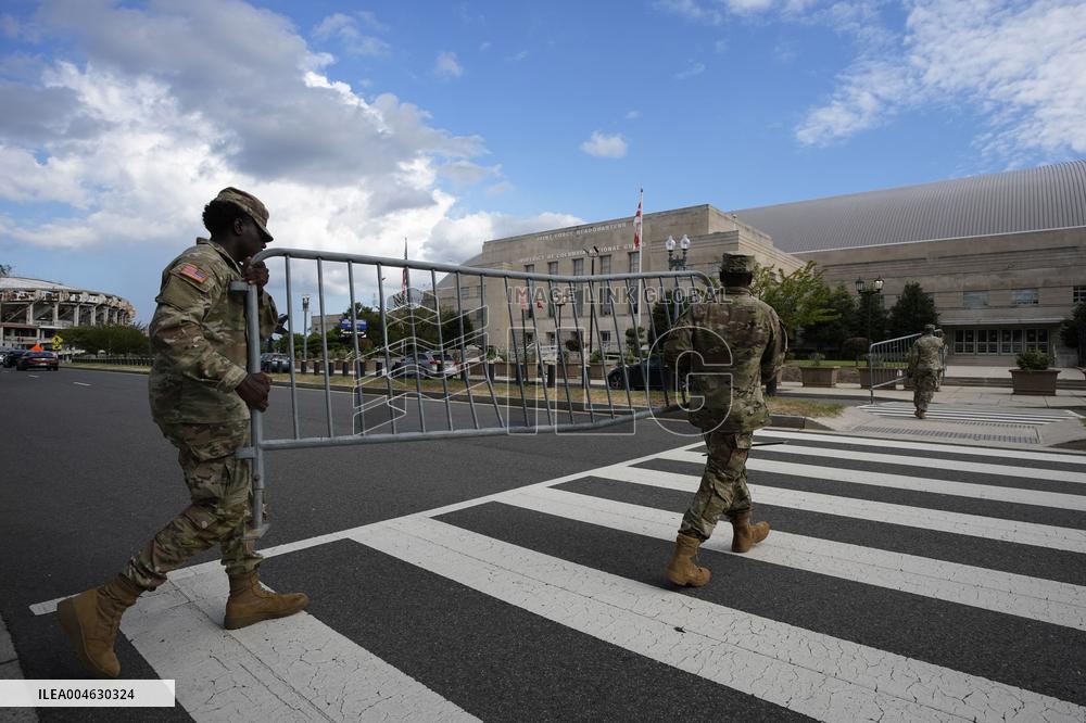 Member of the National Guard arrive - Washington