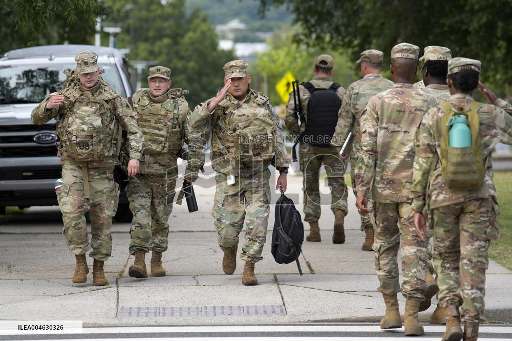 Member of the National Guard arrive - Washington