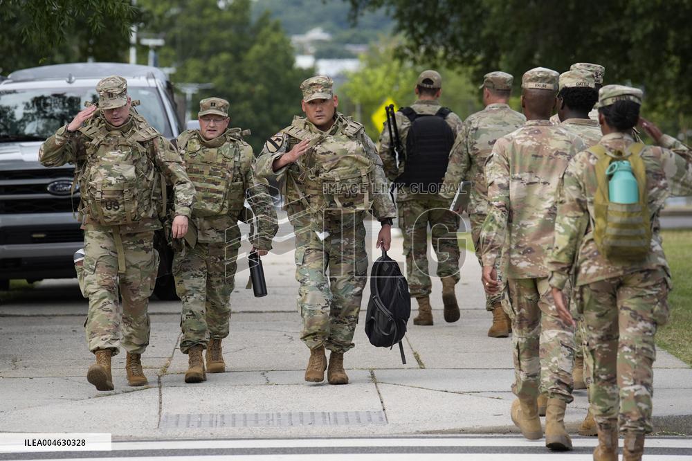 Member of the National Guard arrive - Washington