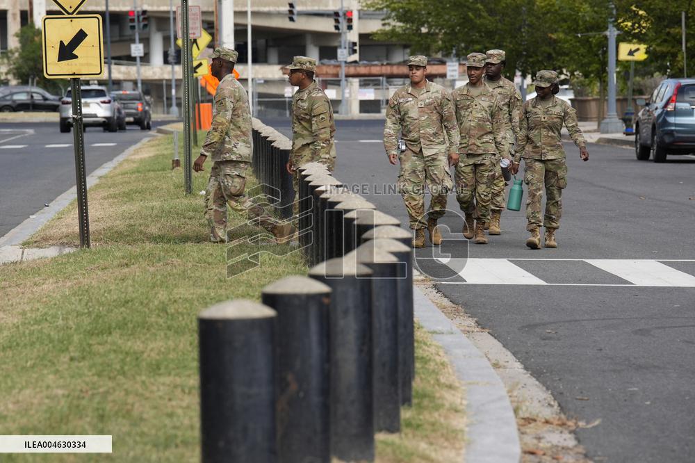 Member of the National Guard arrive - Washington