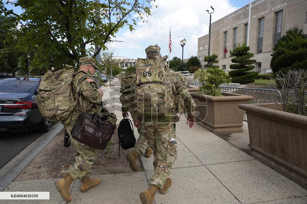 Member of the National Guard arrive - Washington