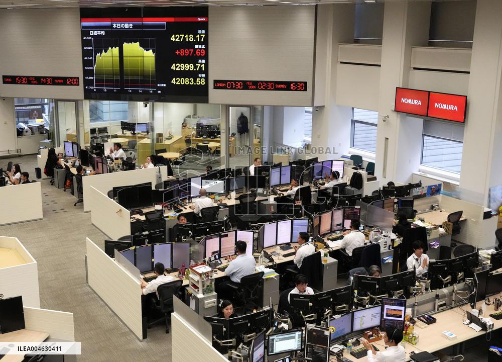 Nikkei index hits record closing high