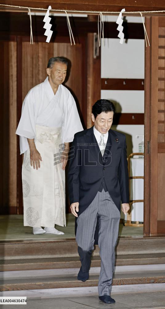 Ex-industry minister visits war-linked Yasukuni shrine